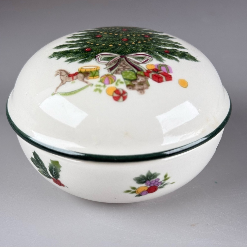 Mikasa Heritage Christmas Story Trinket Dish